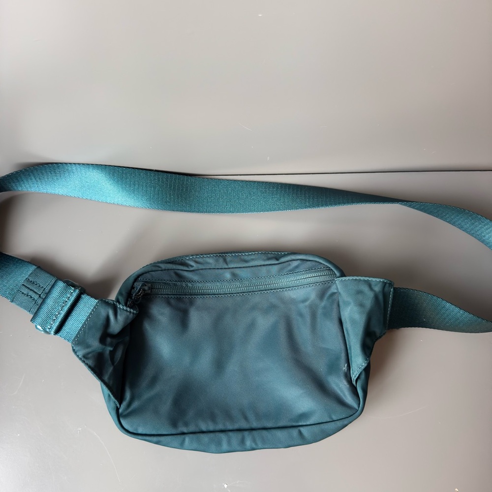 lululemon athletica Storm Teal Crossbody Belt Bag - Picture 2 of 2